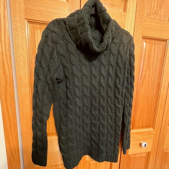 Dark green cable knit cowl neck sweater. Size large. Forever 21. Worn on… - Picture 1 of 6
